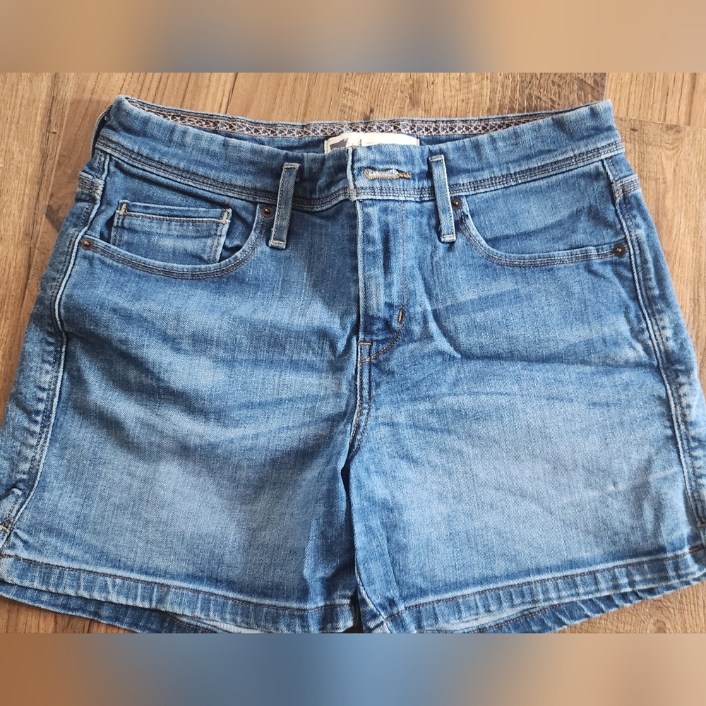 Vintage Levi's Light Blue Denim Women's Jean Shorts Size 4